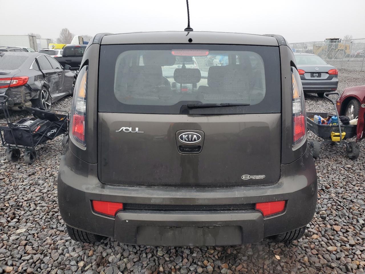 2011 Kia Soul + VIN: KNDJT2A2XB7281094 Lot: 93254795
