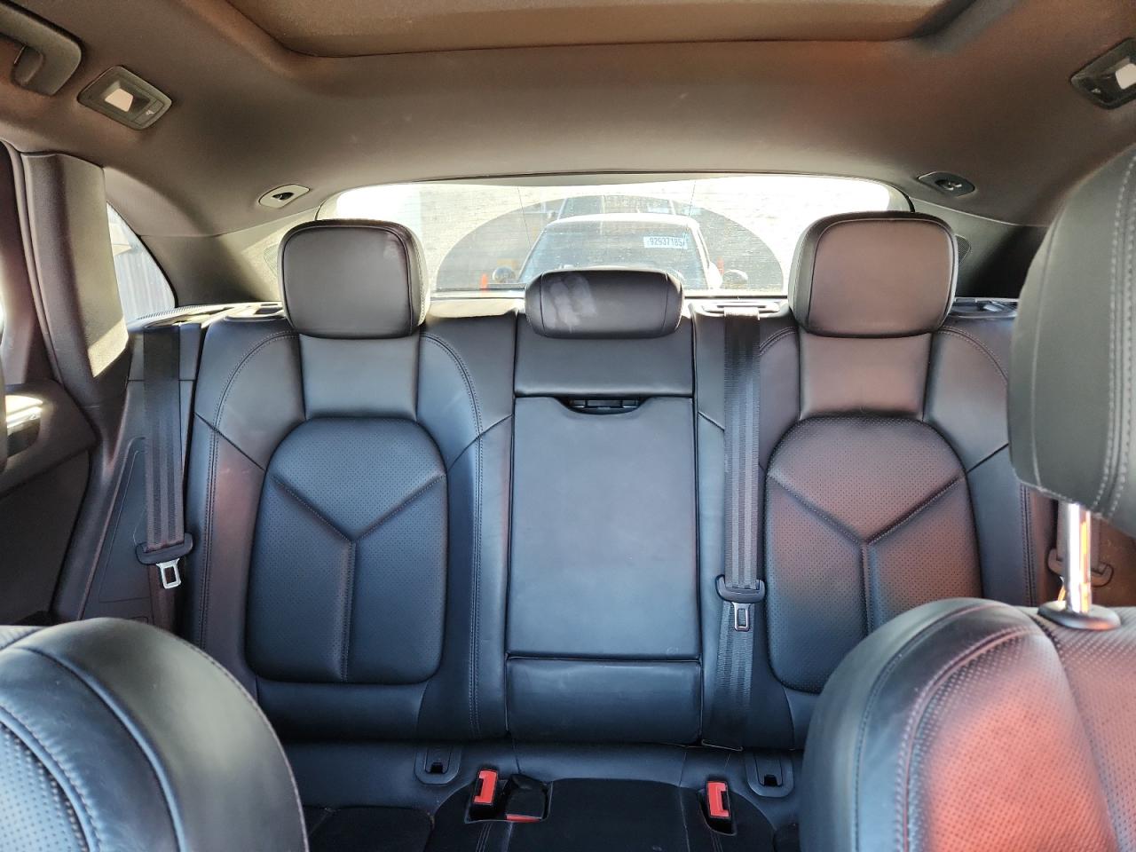 2017 Porsche Macan S VIN: WP1AB2A53HLB10585 Lot: 92808545