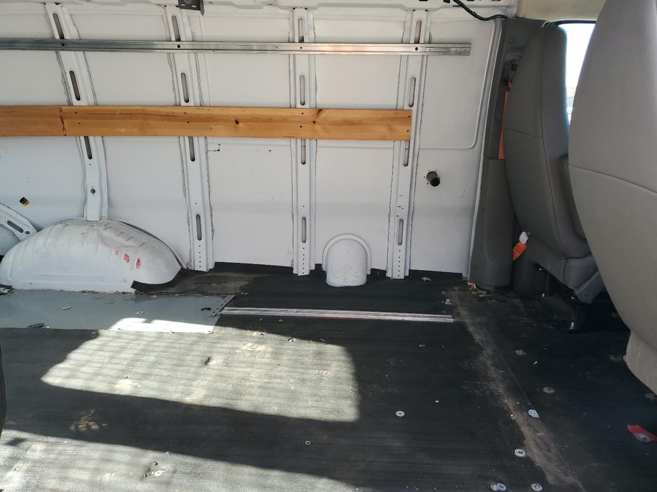 2014 Chev Express Cargo VIN: 1GCWGFCB2E1125119 Lot: 91801425