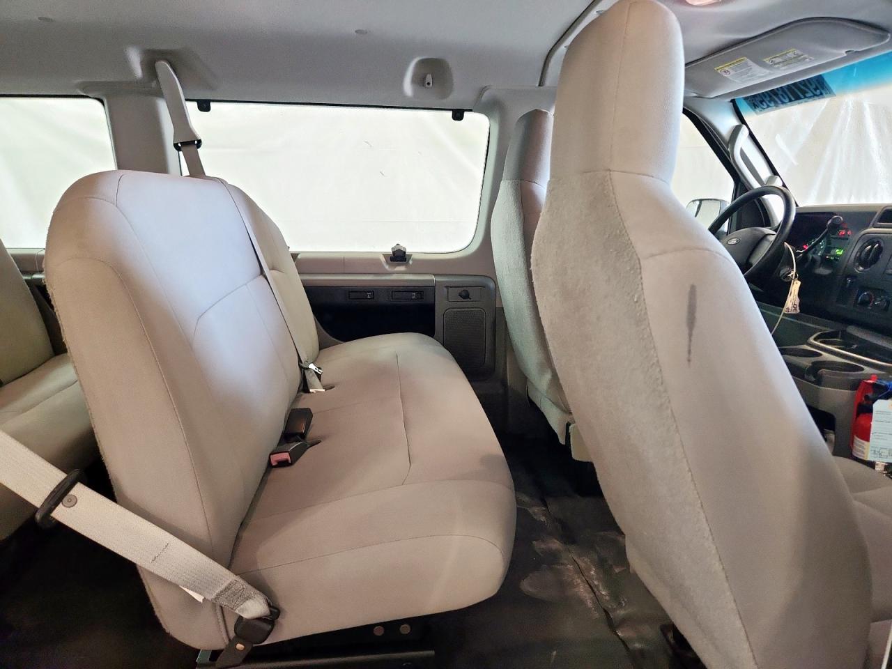 2013 Ford Econoline E350 Super Duty Wagon VIN: 1FBNE3BL4DDB05417 Lot: 92718795