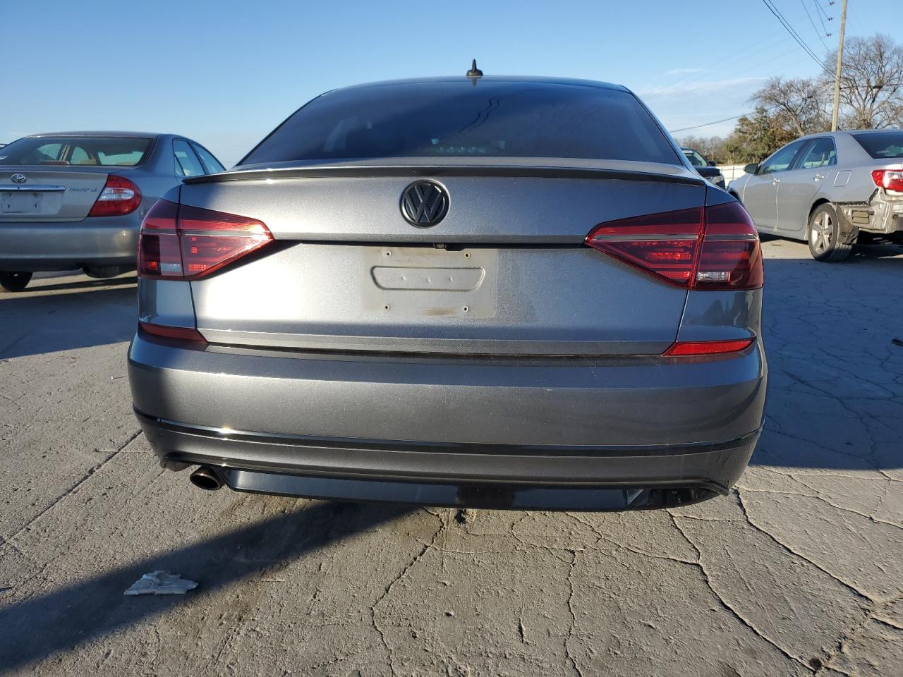 2018 Volkswagen Passat S VIN: 1VWAA7A38JC045963 Lot: 92058665