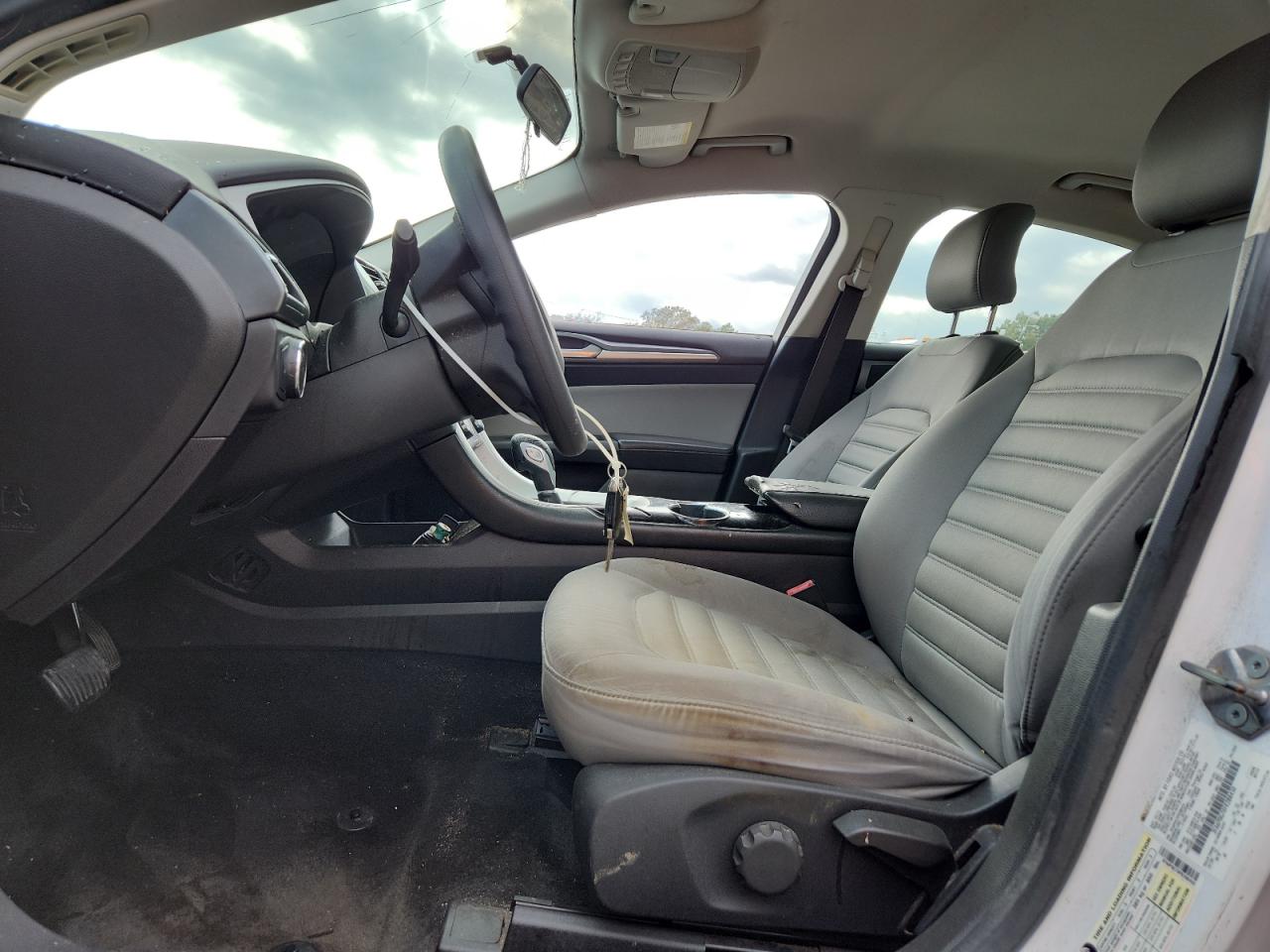 2015 Ford Fusion S VIN: 3FA6P0G70FR288450 Lot: 92658025