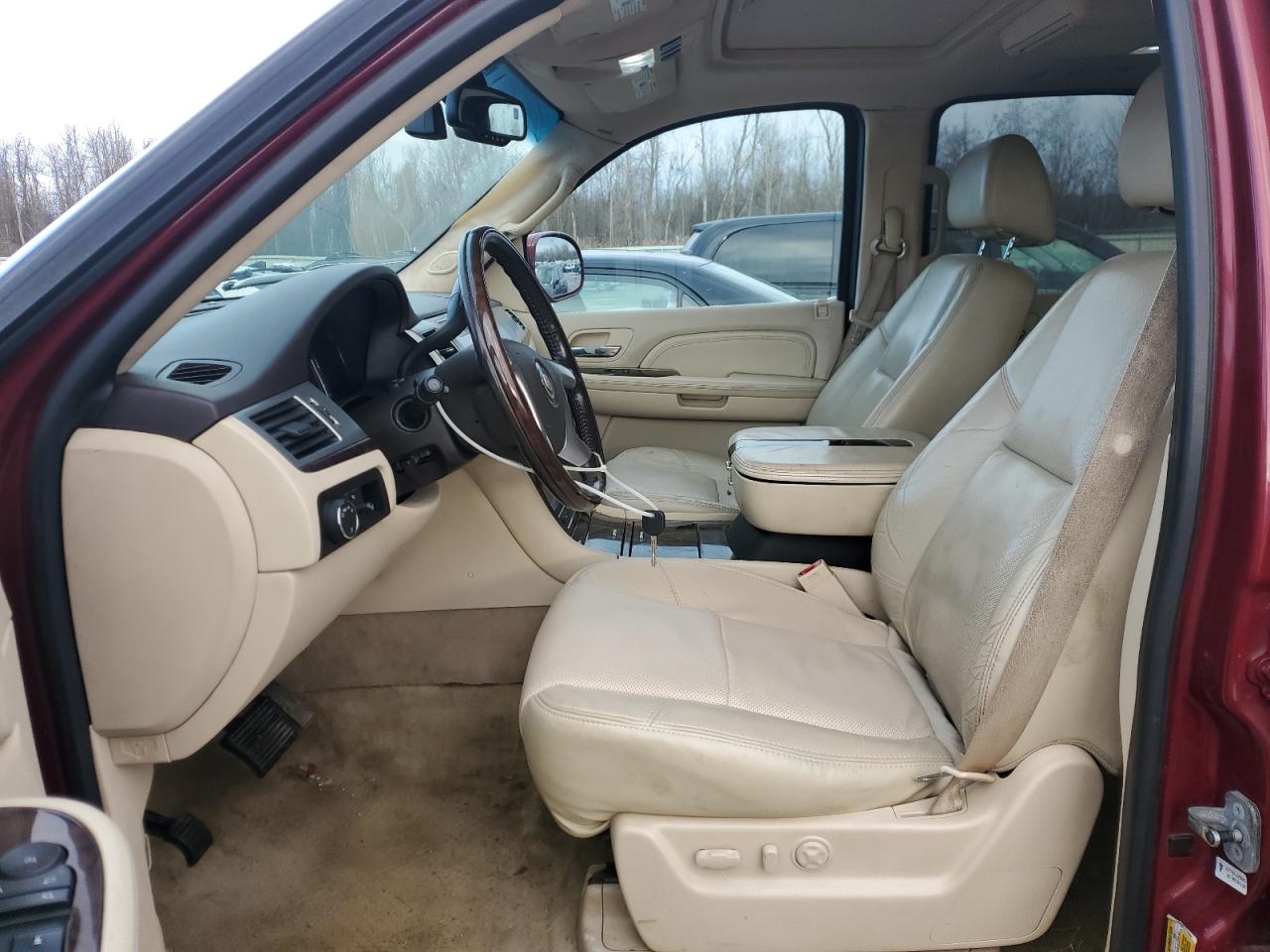 2007 Cadillac Escalade Luxury VIN: 1GYFK63857R165941 Lot: 93258085