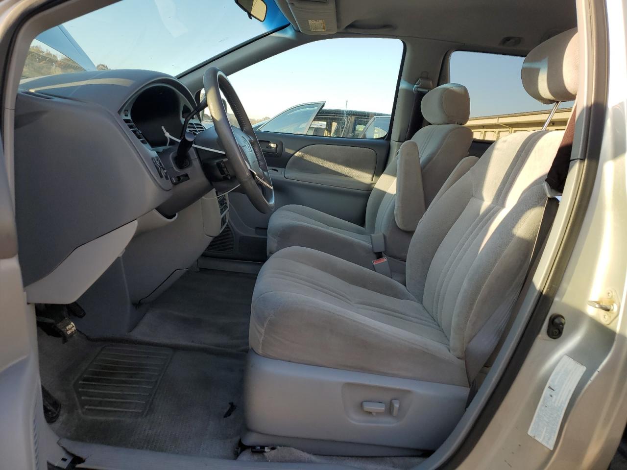 2002 Toyota Sienna Le VIN: 4T3ZF13C92U483973 Lot: 91585925