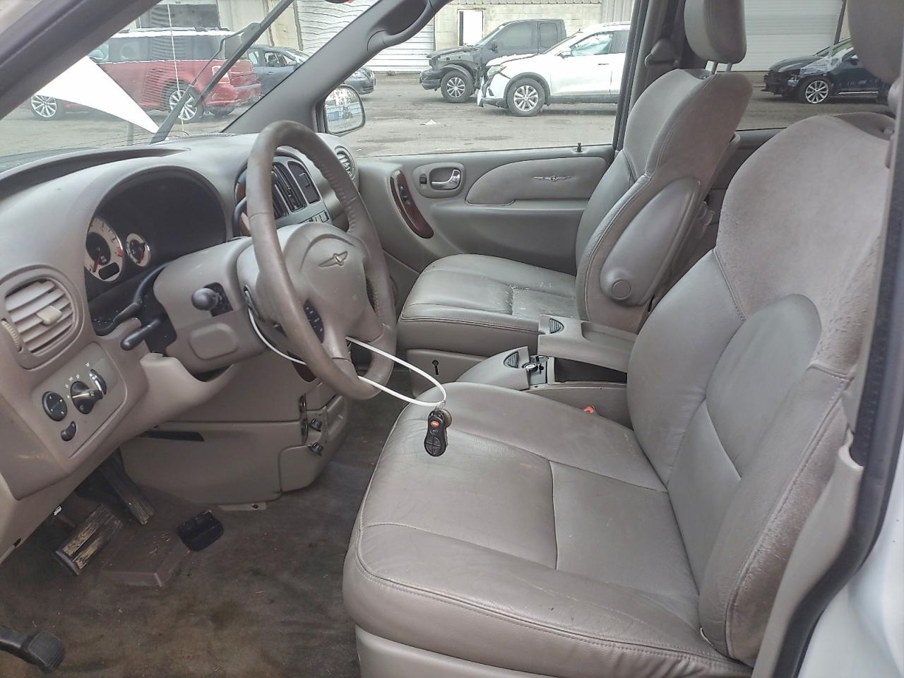 2002 Chrysler Town & Country Limited VIN: 2C8GP64L22R767602 Lot: 94177965