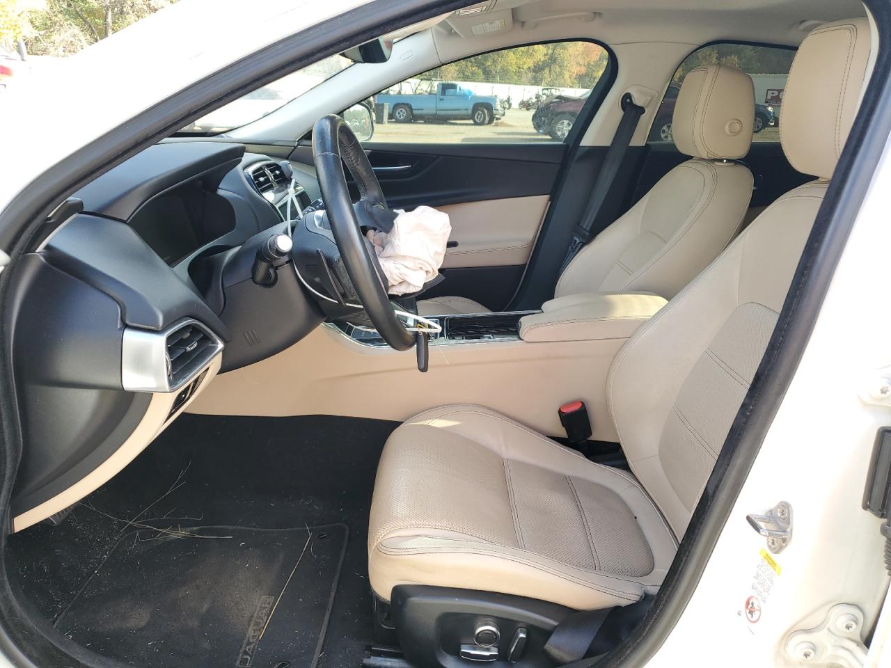 2019 Jaguar Xe Prestige VIN: SAJAE4FXXKCP49411 Lot: 92670225