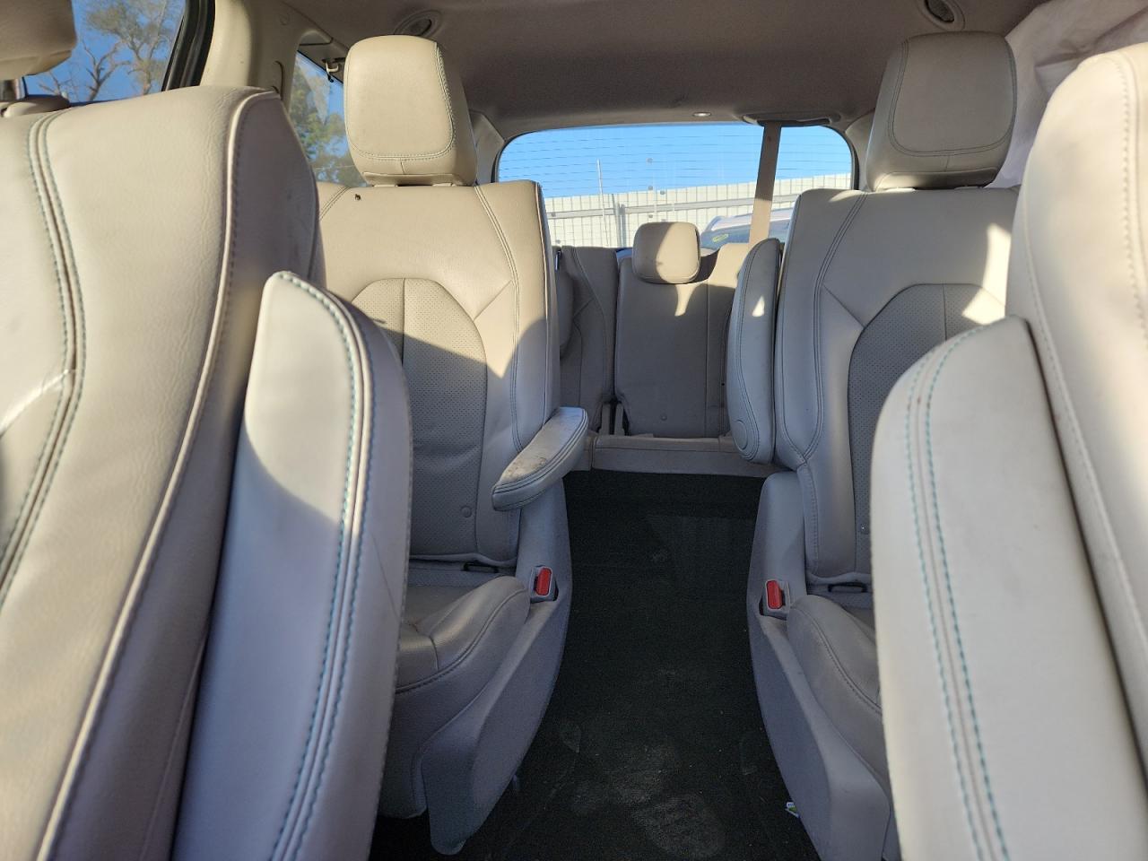 2018 Chrysler Pacifica Hybrid Touring L VIN: 2C4RC1L71JR364951 Lot: 90705465