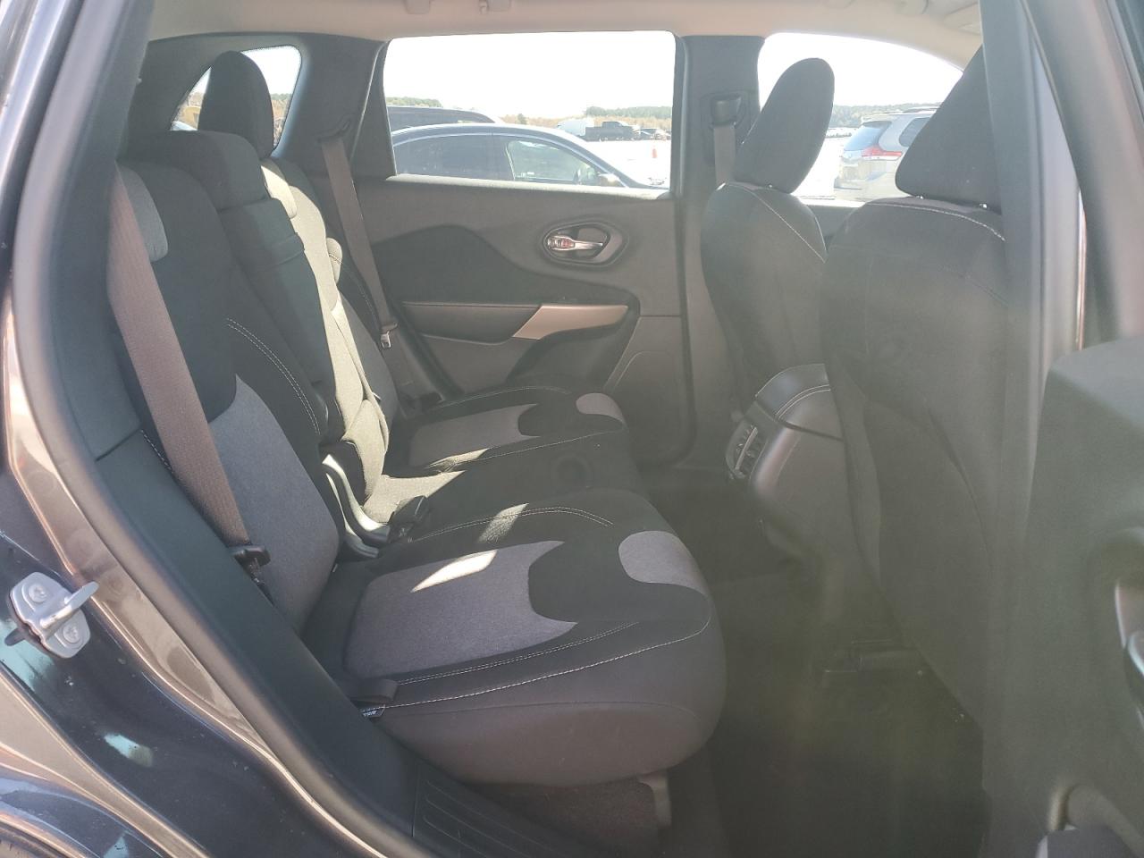 2018 Jeep Cherokee Latitude VIN: 1C4PJLCX4JD604666 Lot: 91784495