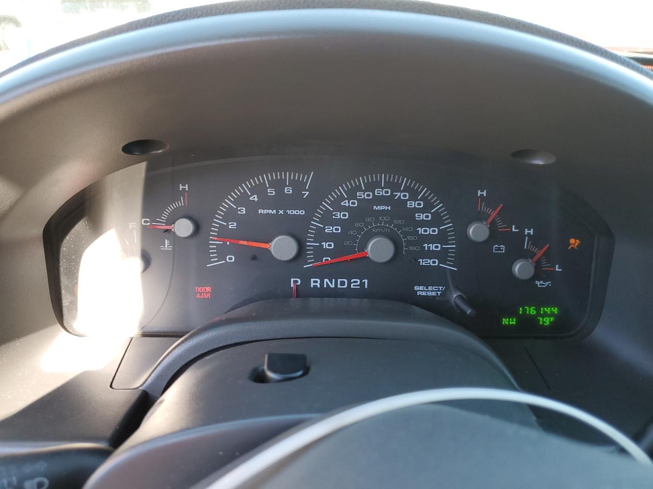 2004 Ford Expedition Xls VIN: 1FMRU13W54LB56598 Lot: 91817445