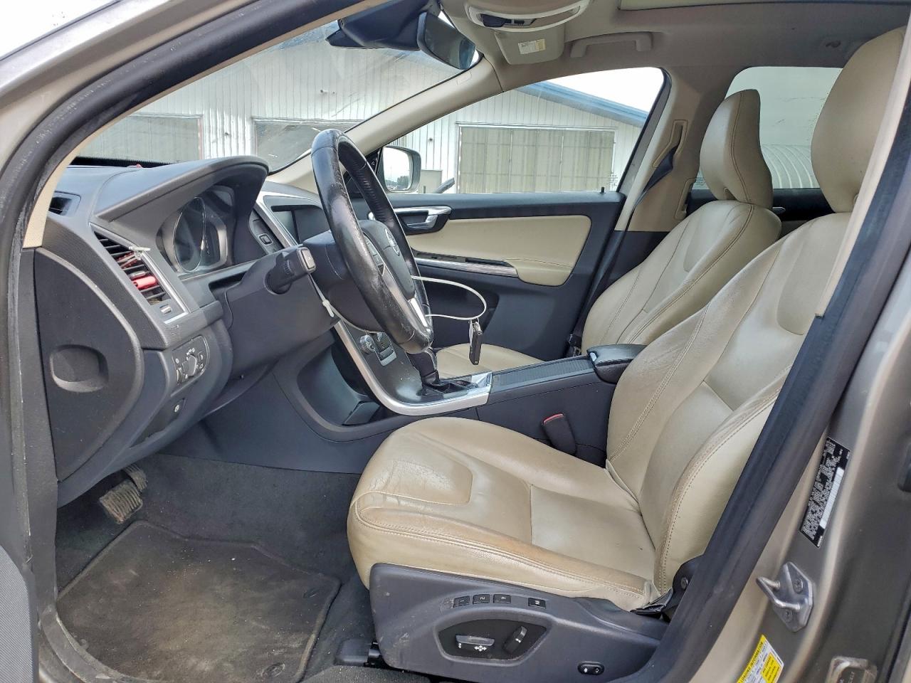 2016 Volvo Xc60 T5 Premier VIN: YV4612RK0G2856756 Lot: 93897895