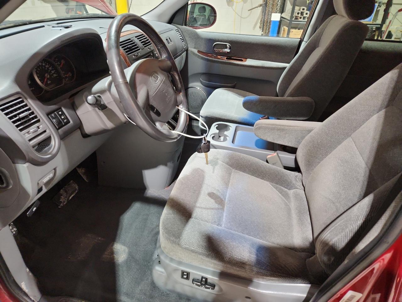 2003 Kia Sedona Ex VIN: KNDUP131436378198 Lot: 92449685