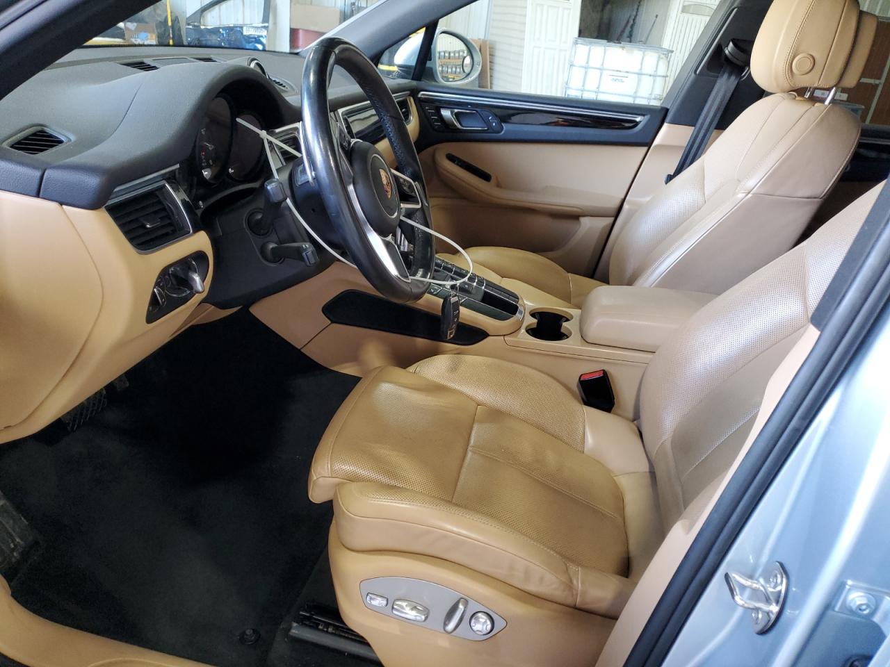 2017 Porsche Macan VIN: WP1AA2A52HLB05526 Lot: 92675155