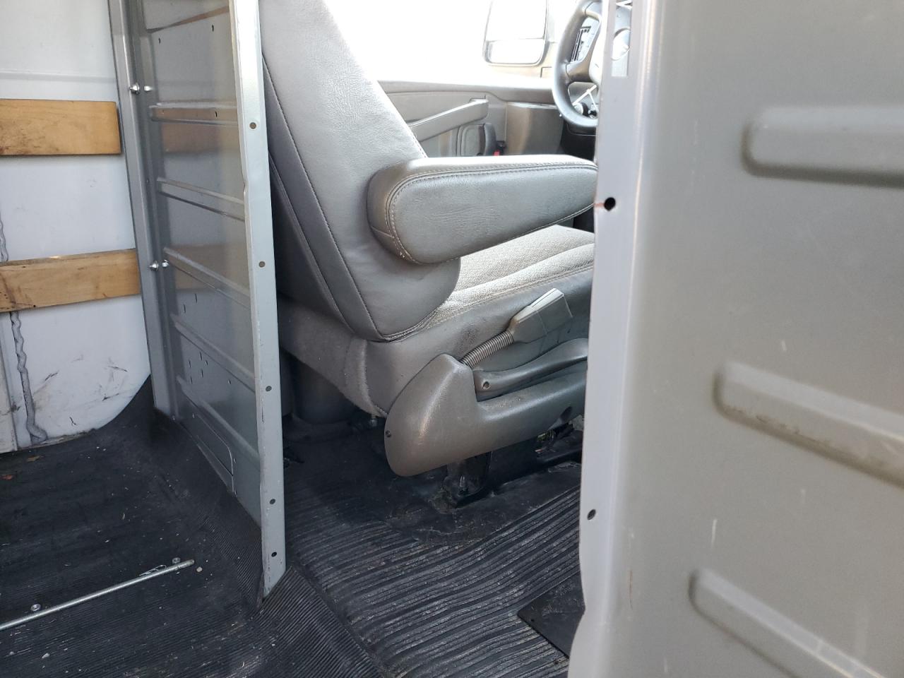 2016 GMC Savana G2500 VIN: 1GTW7AFF8G1904710 Lot: 90906885