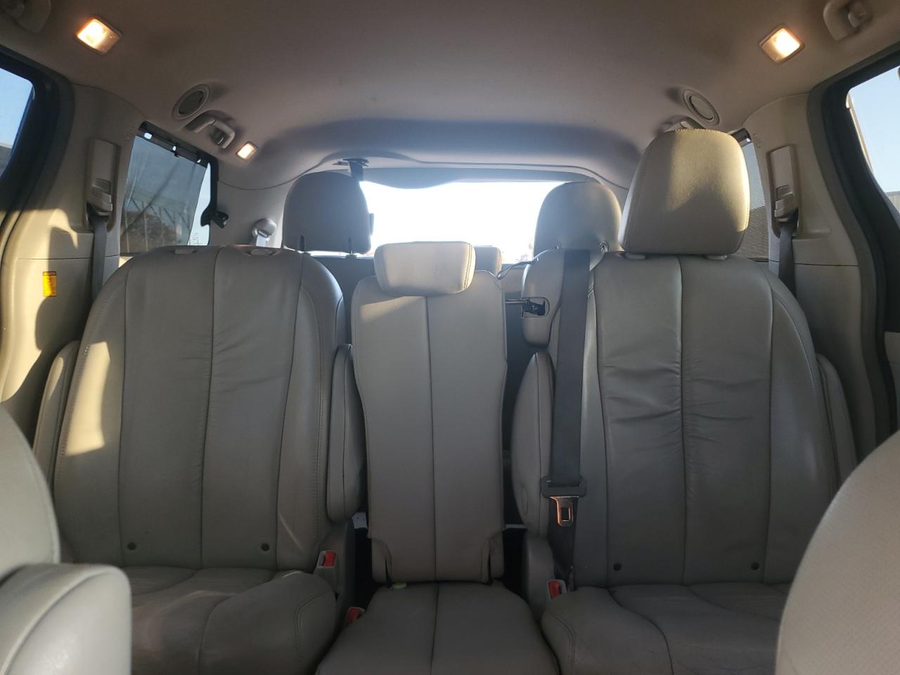 2012 Toyota Sienna Xle VIN: 5TDYK3DC2CS204917 Lot: 92509465