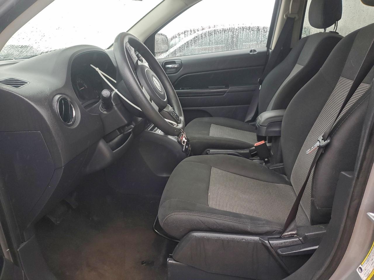 2015 Jeep Compass Sport VIN: 1C4NJDBB4FD177242 Lot: 94038295