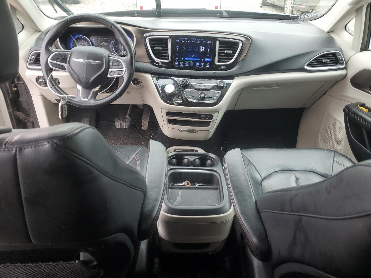 2017 Chrysler Pacifica Touring L VIN: 2C4RC1BG1HR747445 Lot: 90632915