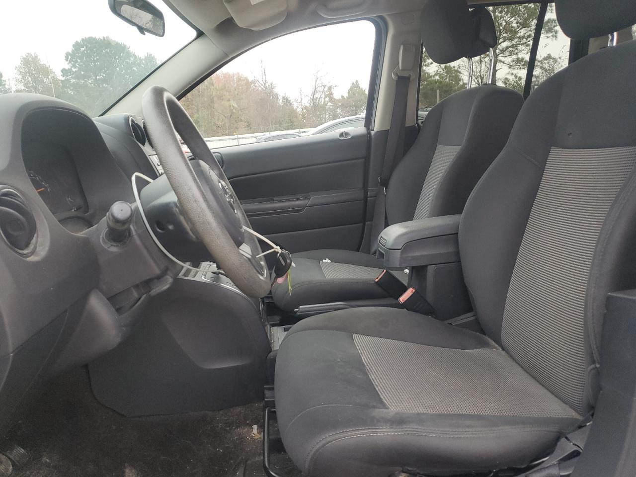 2015 Jeep Compass Sport VIN: 1C4NJCBA4FD235643 Lot: 93409455