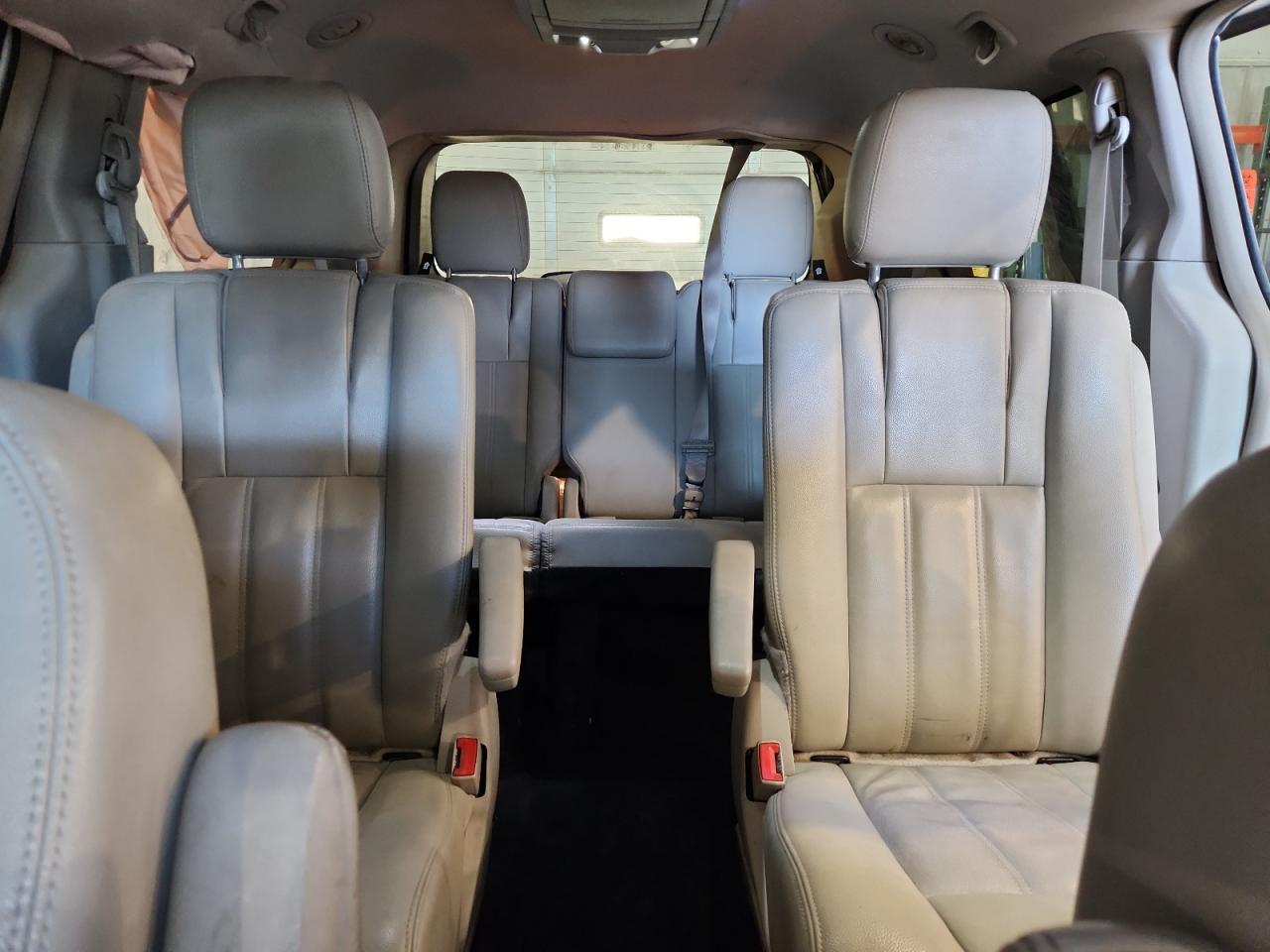 2015 Chrysler Town & Country Touring VIN: 2C4RC1BG5FR553269 Lot: 92253545