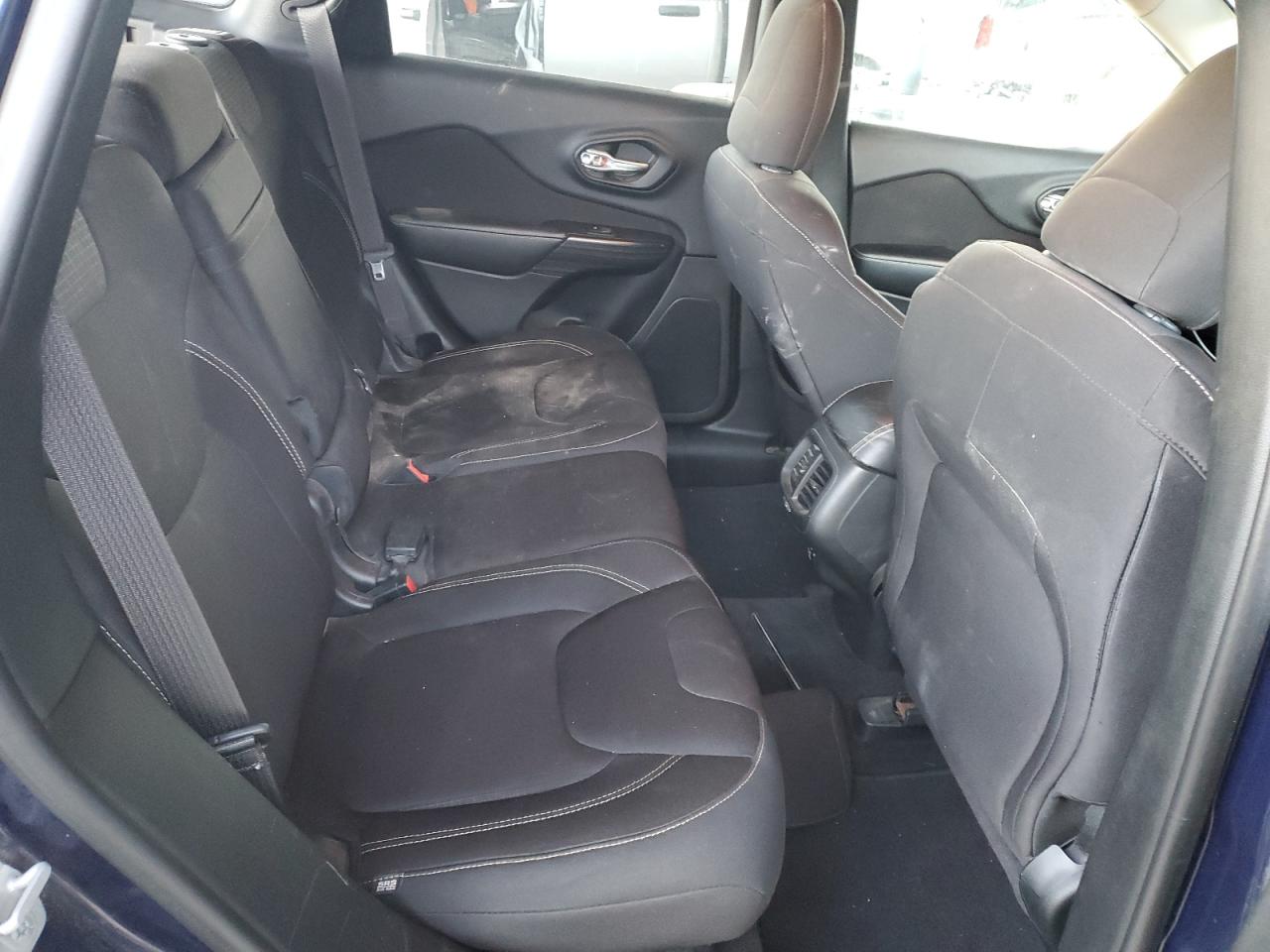 2015 Jeep Cherokee Latitude VIN: 1C4PJLCB0FW508050 Lot: 92298045