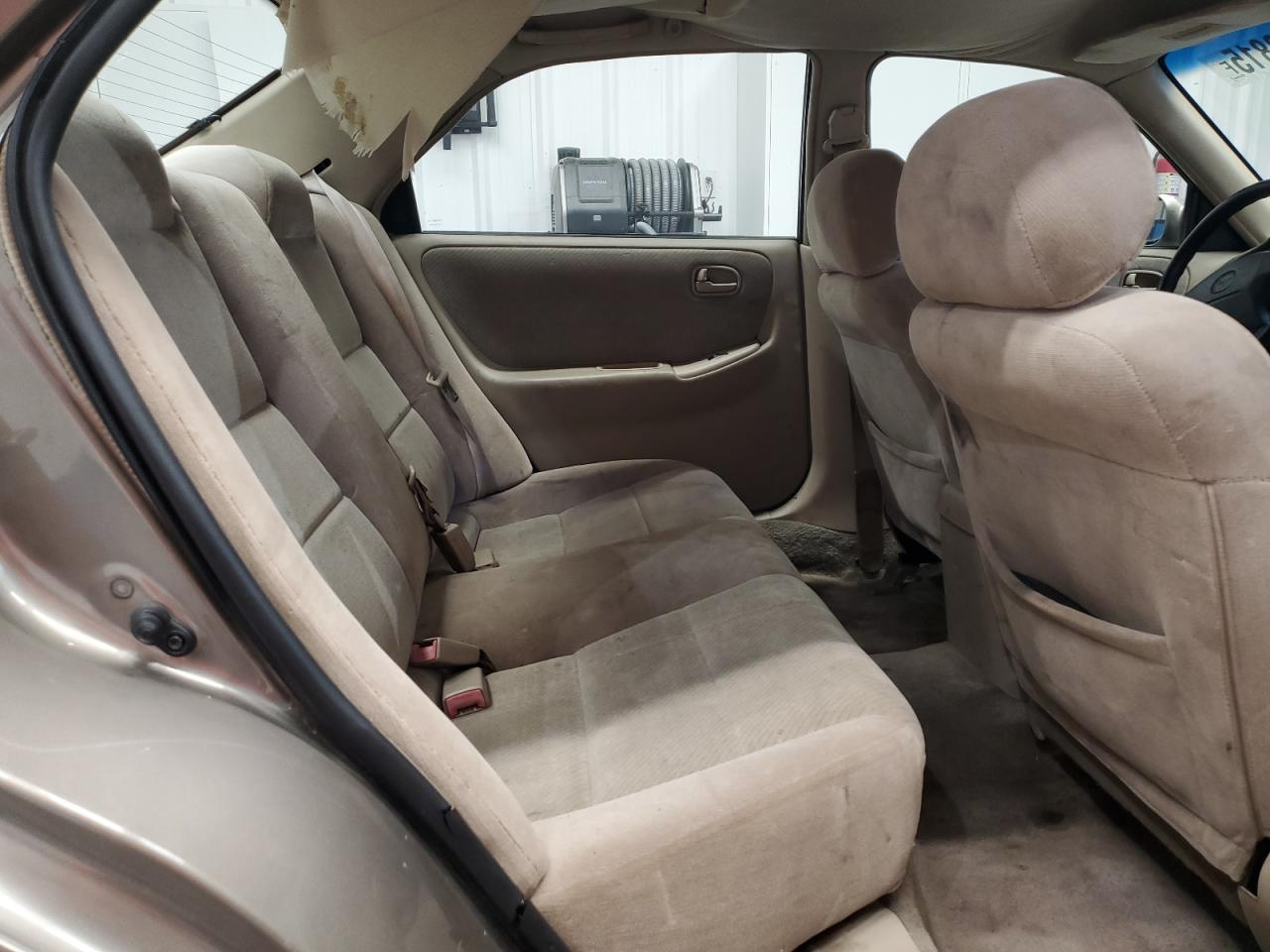 1998 Mazda 626 Dx VIN: 1YVGF22C0W5769197 Lot: 92430815