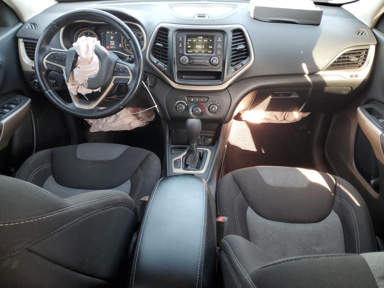 2018 Jeep Cherokee Latitude VIN: 1C4PJLCB0JD552120 Lot: 92079595