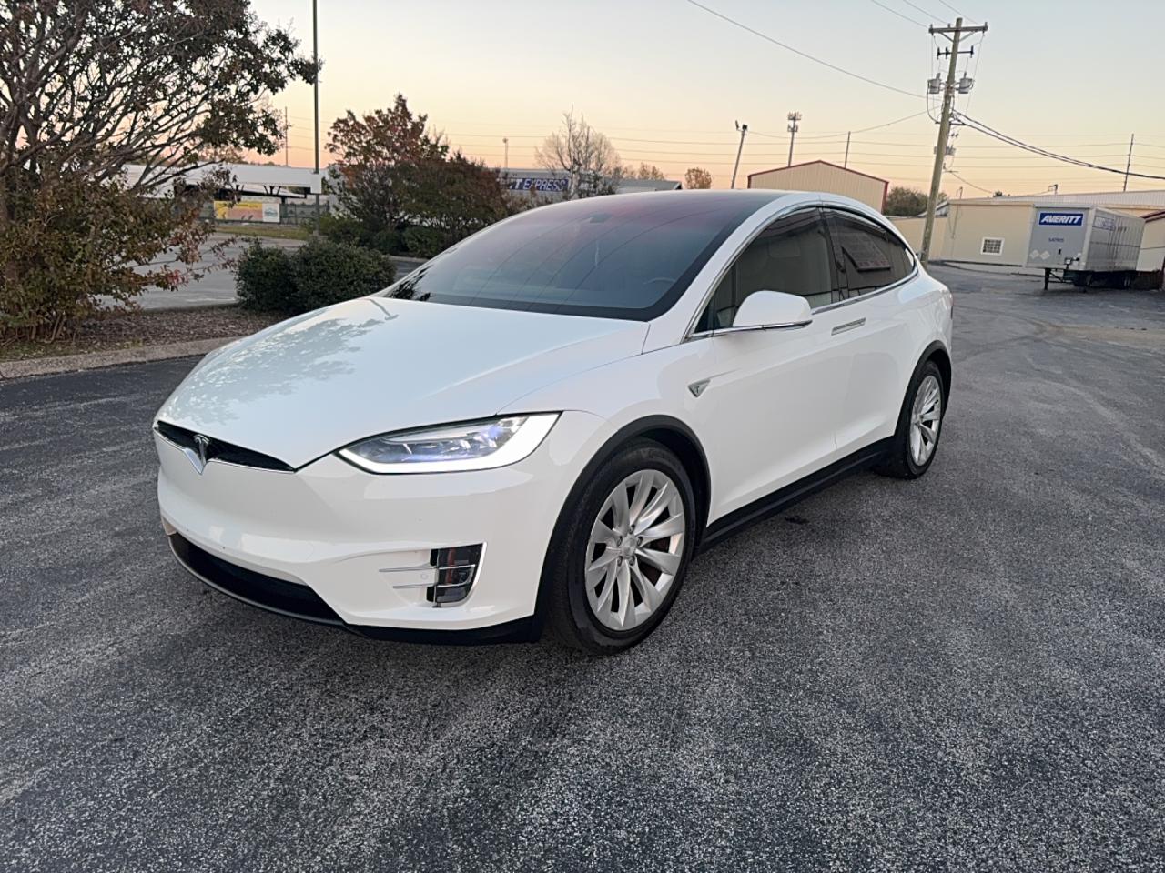 2016 Tesla Model X white suv electric 5YJXCBE29GF020593 photo #3