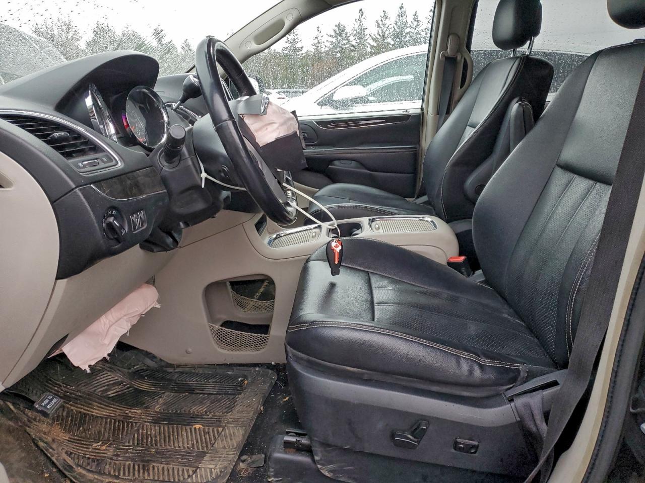 2015 Chrysler Town & Country Touring L VIN: 2C4RC1CG2FR504240 Lot: 93453095