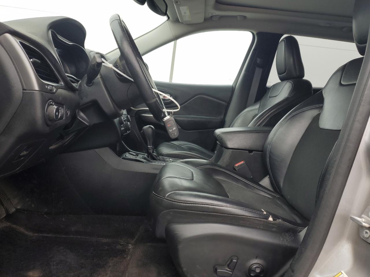 2019 Jeep Cherokee Latitude Plus VIN: 1C4PJLLB0KD108656 Lot: 82723995