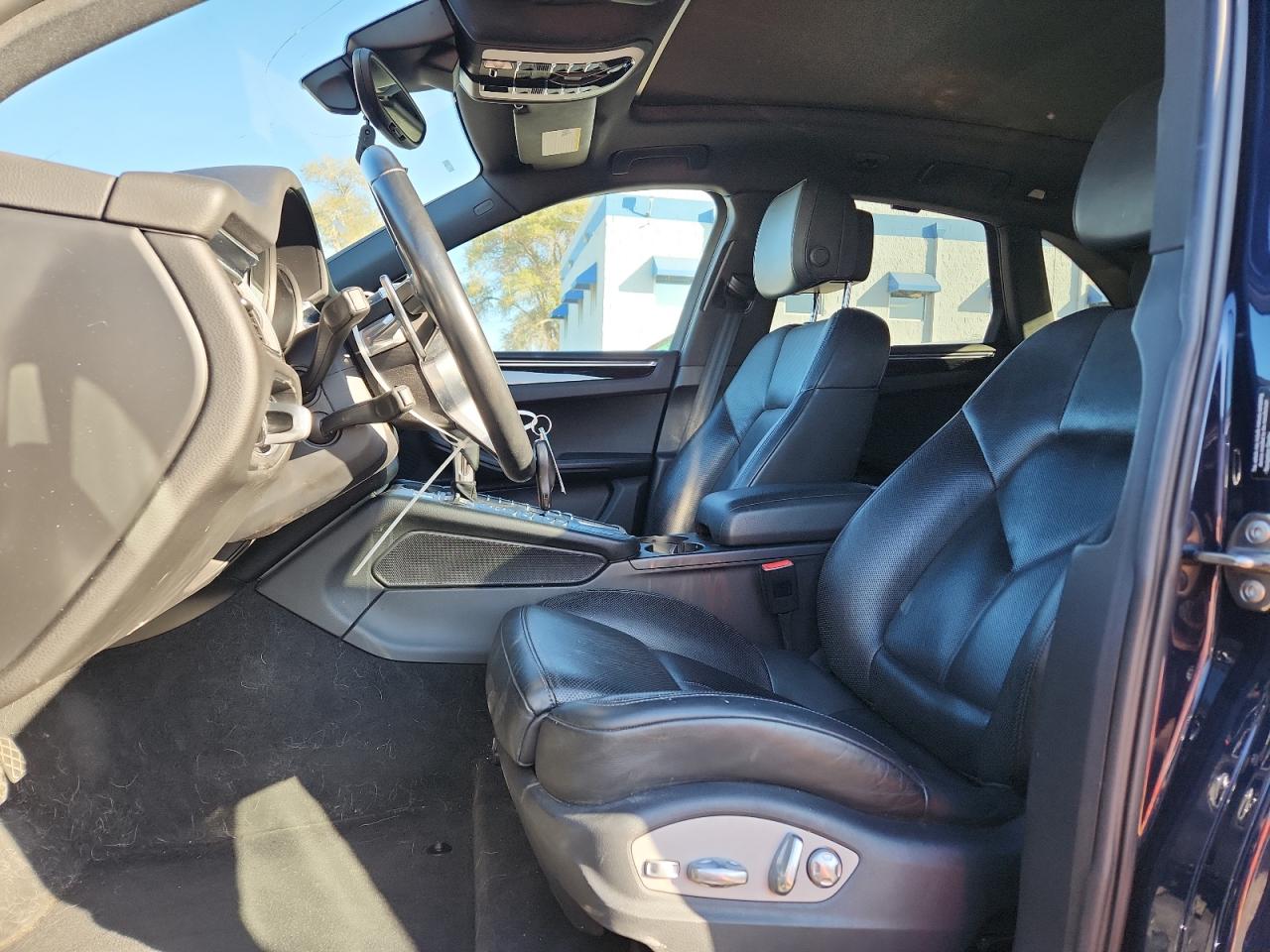 2017 Porsche Macan S VIN: WP1AB2A53HLB10585 Lot: 92808545