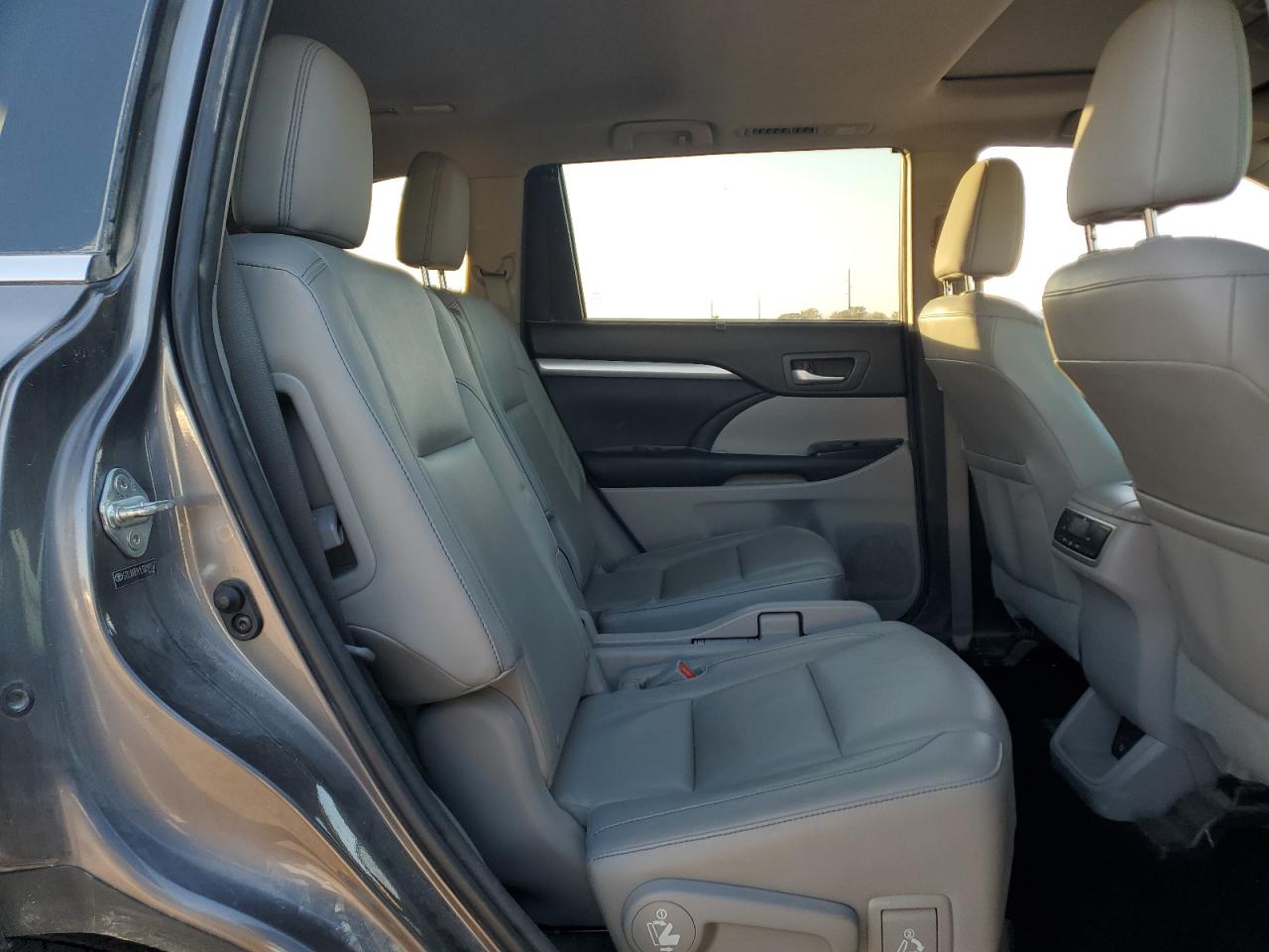 2014 Toyota Highlander Xle VIN: 5TDJKRFH1ES019757 Lot: 90703805