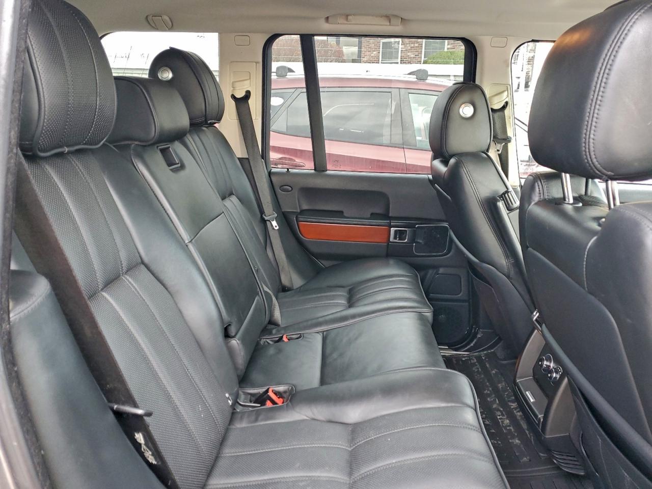 2011 Land Rover Range Rover Hse Luxury VIN: SALMF1E44BA353011 Lot: 94063695