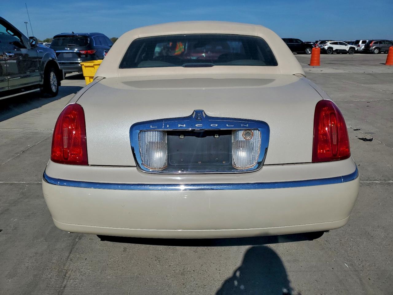 2000 Lincoln Town Car Cartier VIN: 1LNHM83WXYY851754 Lot: 91470955