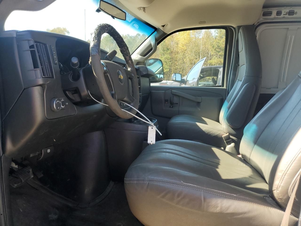 2020 Chevrolet Express G2500 VIN: 1GCWGAFG8L1141381 Lot: 90444895