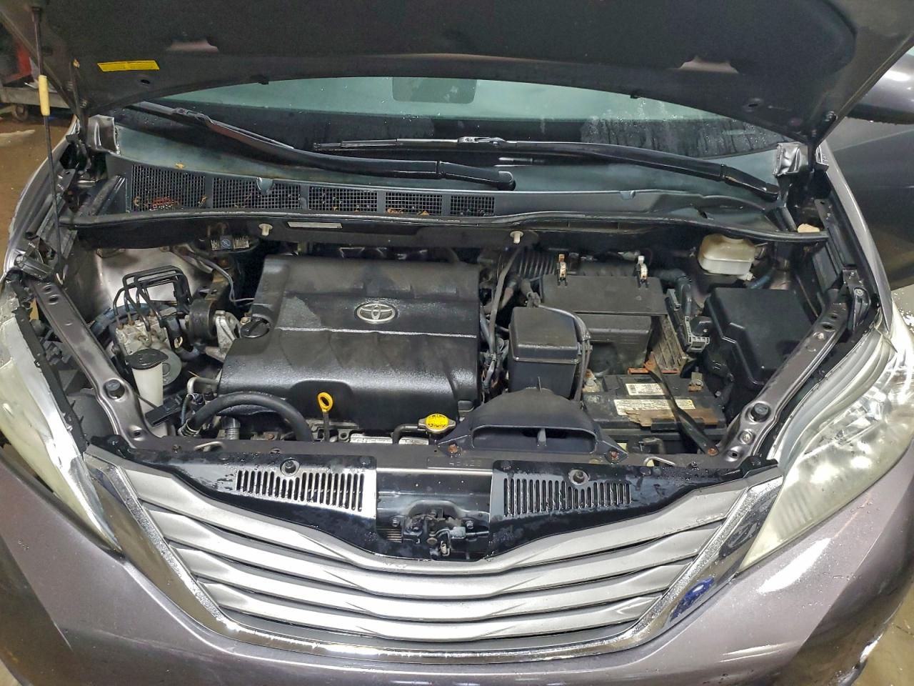 2011 Toyota Sienna Xle VIN: 5TDYK3DC0BS132730 Lot: 90822675