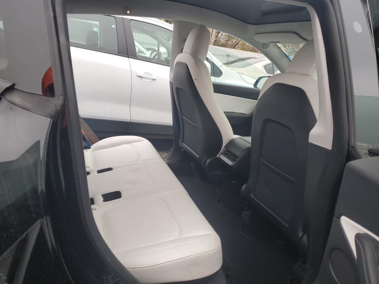 2022 Tesla Model Y VIN: 7SAYGDEFXNF327021 Lot: 90800785