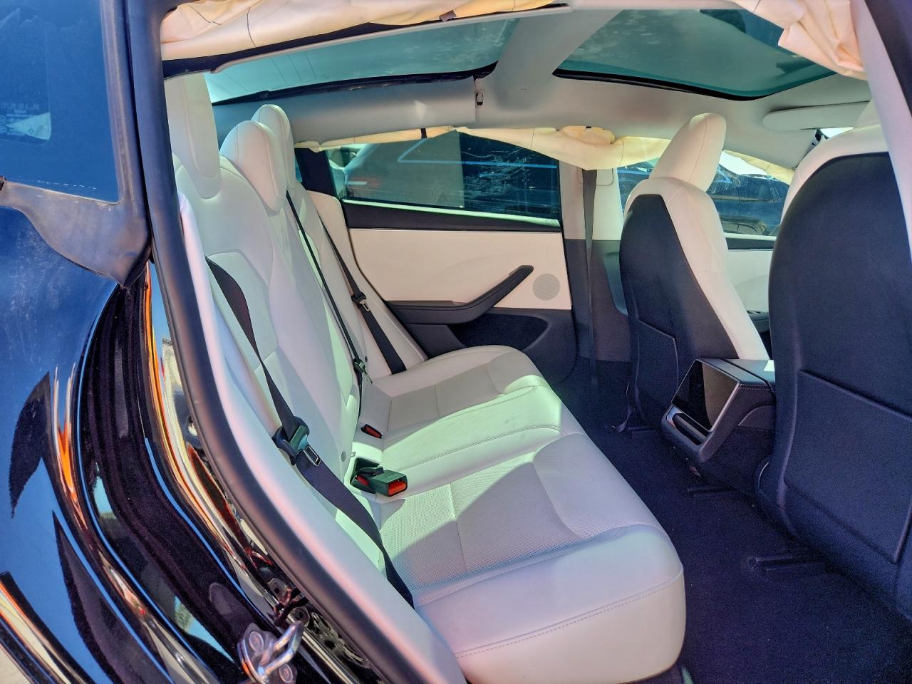 2024 Tesla Model 3 VIN: 5YJ3E1EB7RF810979 Lot: 94268535