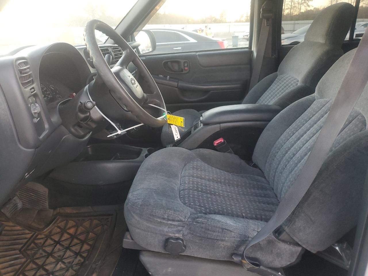 2000 Chevrolet Blazer VIN: 1GNDT13W0Y2129846 Lot: 92585735