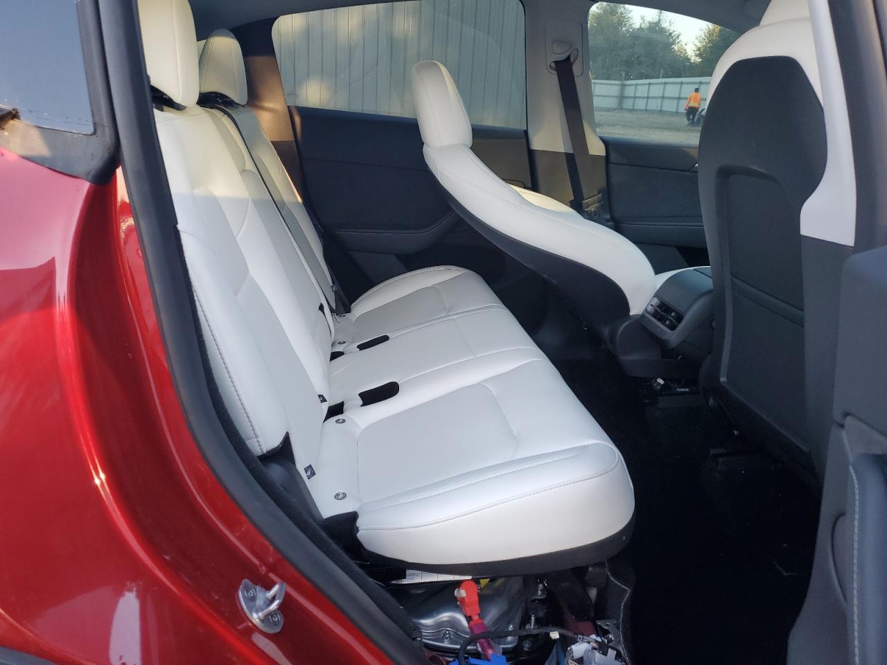 2024 Tesla Model Y VIN: 7SAYGDEEXRA313050 Lot: 92929775