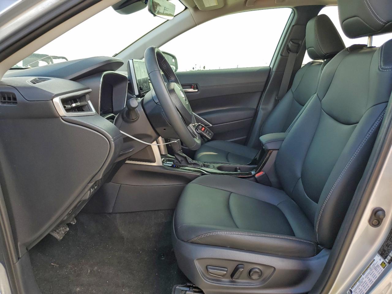 2025 Toyota Corolla Cross Xle VIN: 7MUDAAAGXSV123181 Lot: 93903785