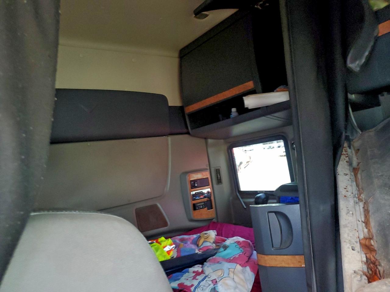 2015 International Prostar Semi Truck VIN: 3HSDJAPR1FN705647 Lot: 93005215