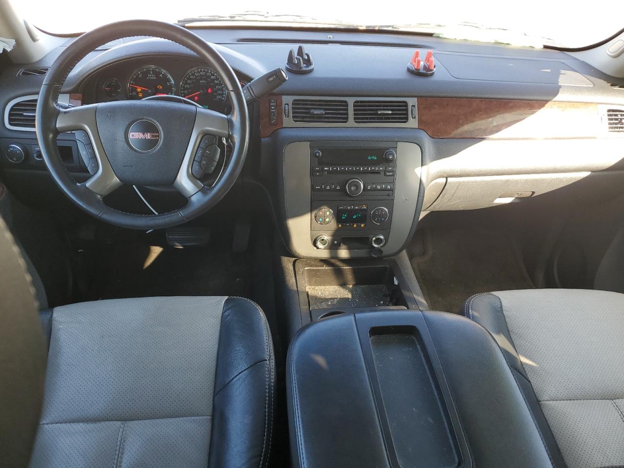 2011 GMC Yukon Xl C1500 Sle VIN: 1GKS1HE01BR393765 Lot: 92107855