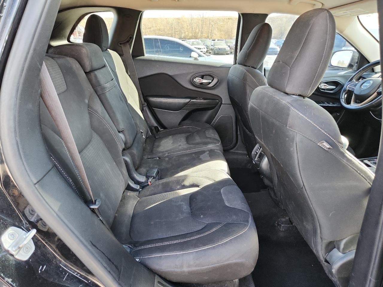 2015 Jeep Cherokee Latitude VIN: 1C4PJMCB2FW733625 Lot: 93494195