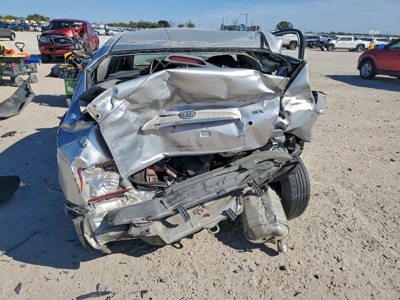 2005 Kia Spectra Lx VIN: KNAFE121055201332 Lot: 94395675