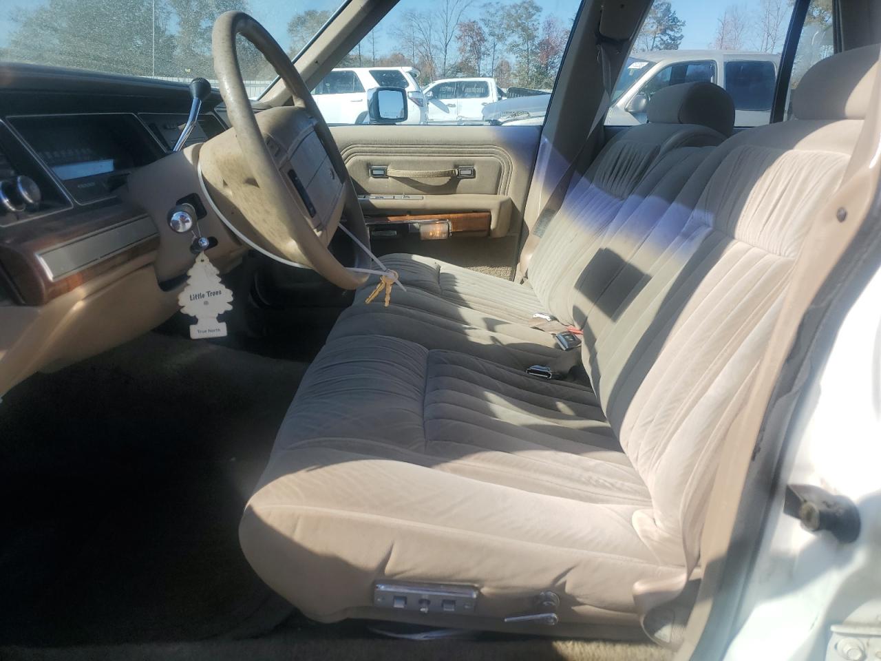 1990 Ford Crown Victoria Lx VIN: 2FACP74F5LX136992 Lot: 92224615