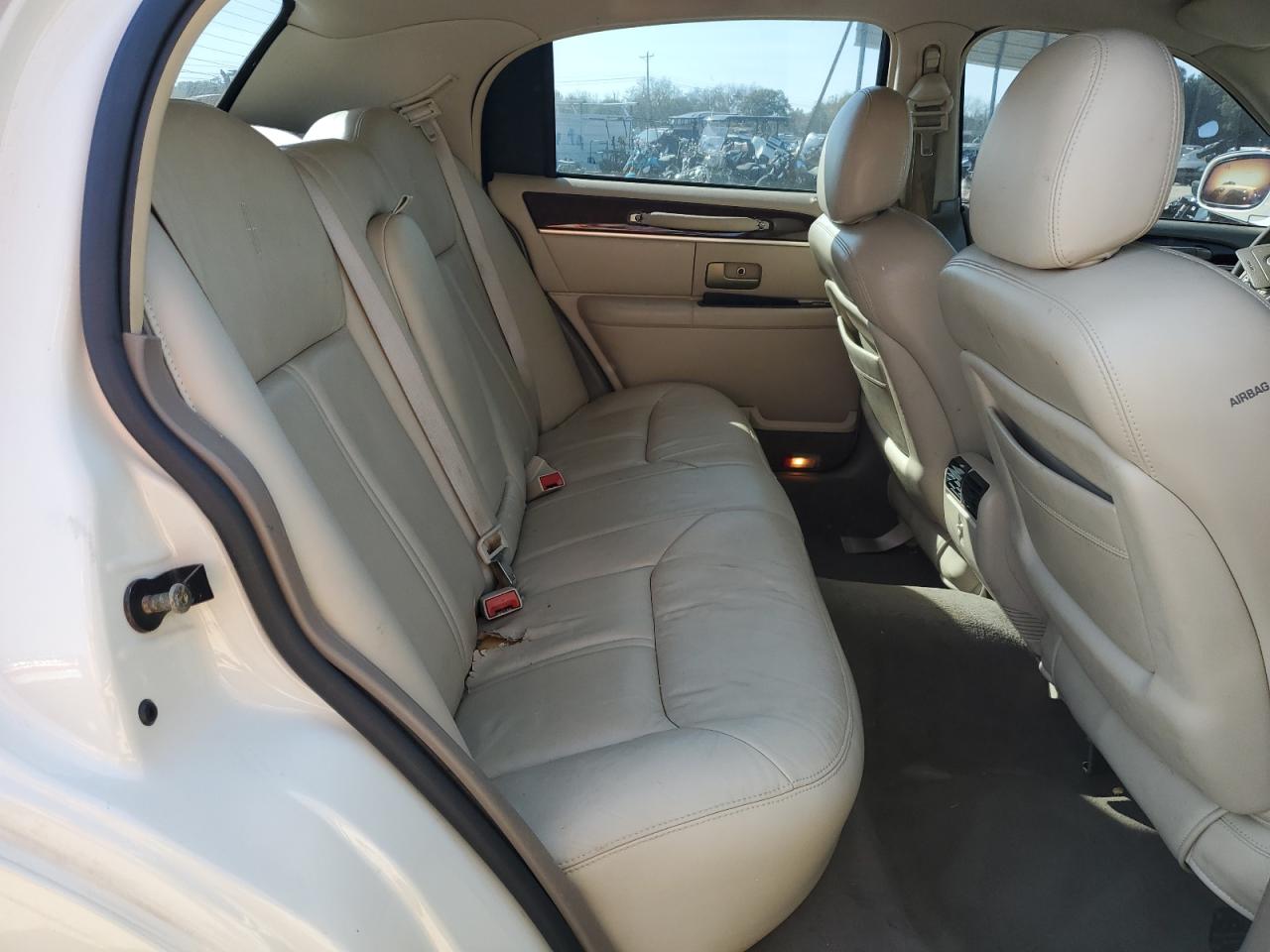 2004 Lincoln Town Car Ultimate VIN: 1LNHM83W84Y640336 Lot: 93532555