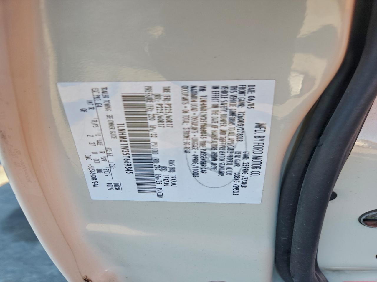 2005 Lincoln Town Car Signature VIN: 1LNHM81W35Y669845 Lot: 94533395