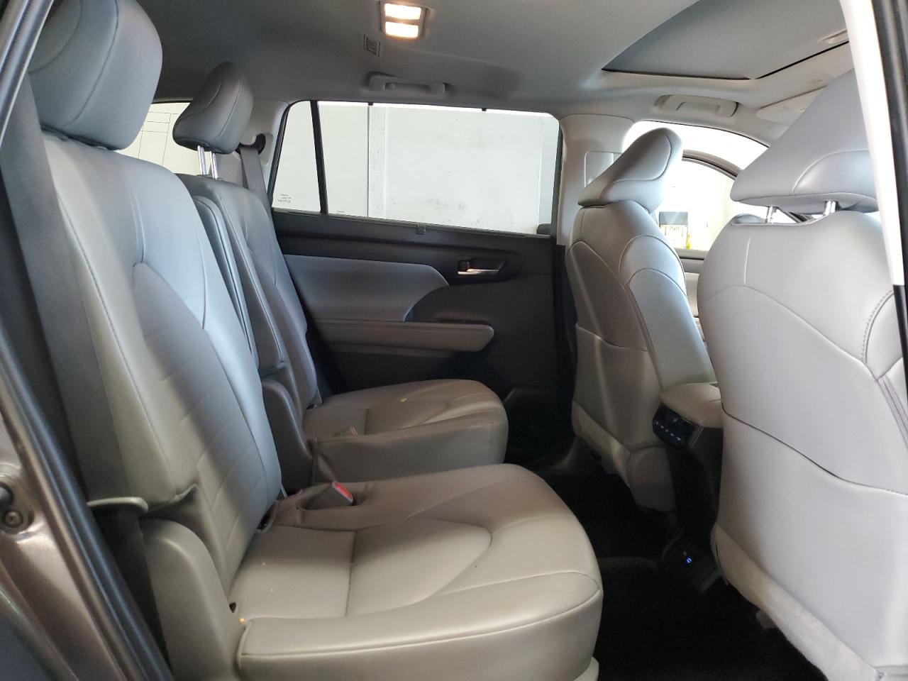 2022 Toyota Highlander Xle VIN: 5TDHZRBH9NS245710 Lot: 93304075