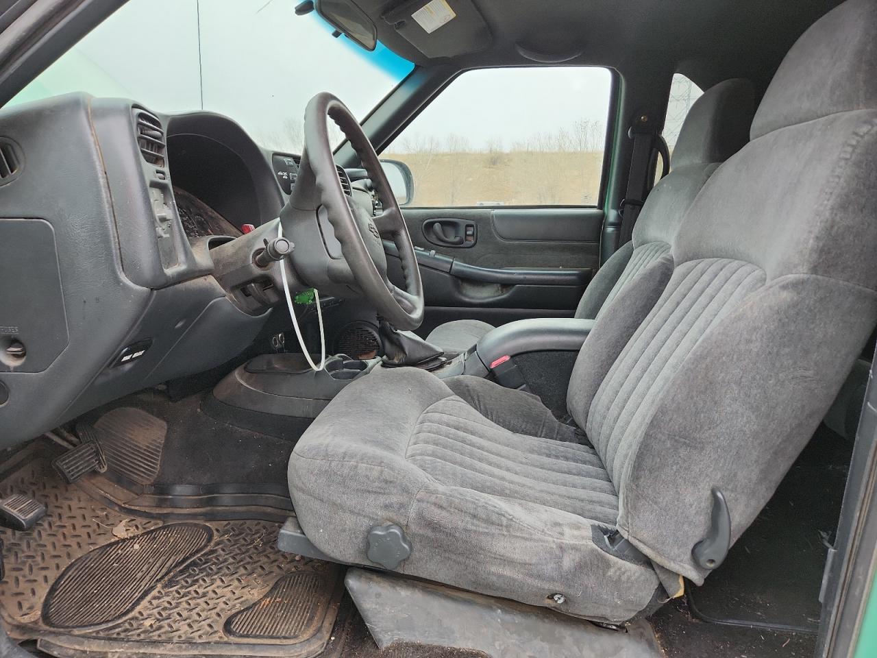 2002 Chevrolet Blazer VIN: 1GNCT18W92K223977 Lot: 93280705