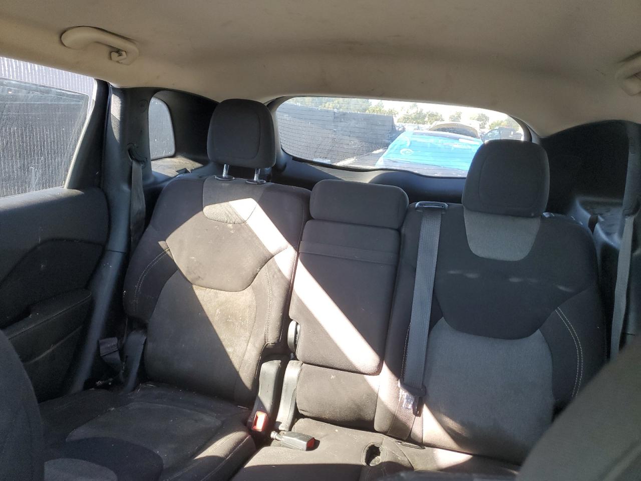 2018 Jeep Cherokee Latitude VIN: 1C4PJMCB2JD587215 Lot: 92573645