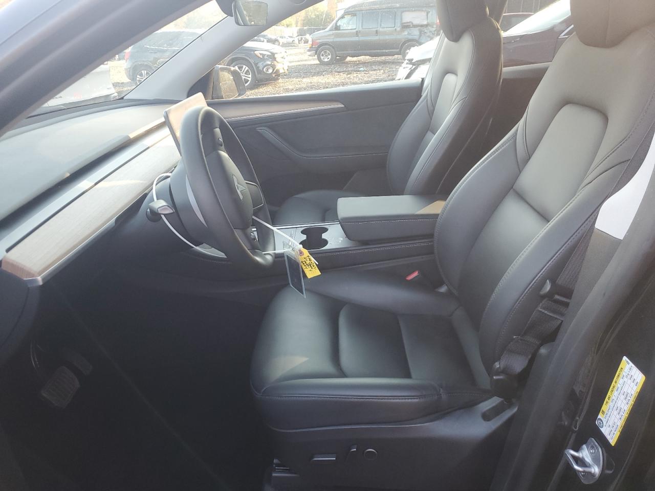 2024 Tesla Model Y VIN: 7SAYGDEE1RA218828 Lot: 90925445